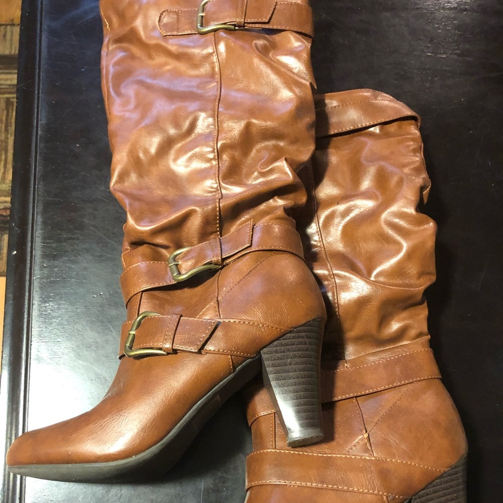 Women’s size 8 boots